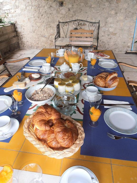 Le Seminaire Bed and Breakfast Roussas Exteriör bild
